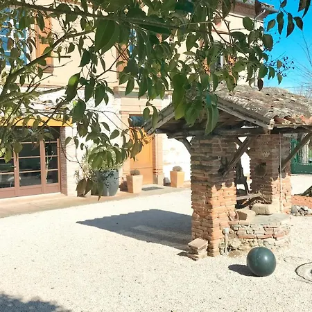 Le Puits De Jussens Guest house